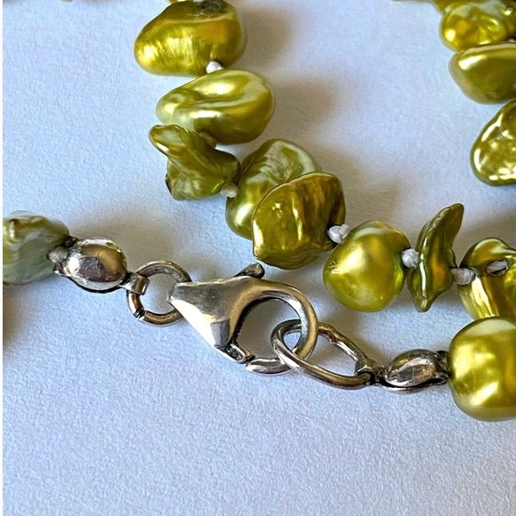 Pistachio colored keshi Pearl necklace - Picture 5 of 6